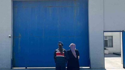 Jandarma 10 yıl hapis cezasıyla aranan şahsı yakaladı