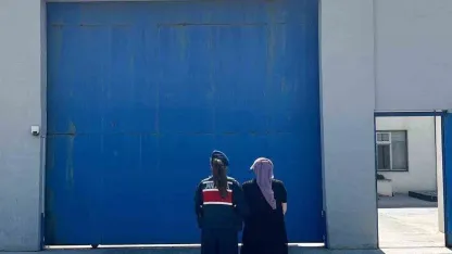 Jandarma 10 yıl hapis cezasıyla aranan şahsı yakaladı