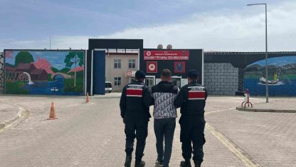 Jandarma çeşitli suçlardan aranan 45 kişiyi yakaladı