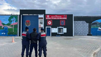 Jandarma çeşitli suçlardan aranan 55 kişiyi yakaladı