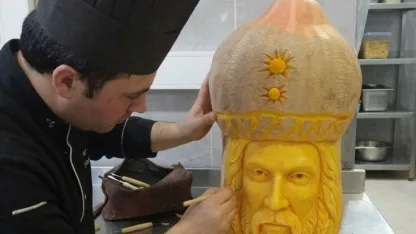 Karpuz ve bal kabağıyla mutfağı sanat atölyesine çeviriyor