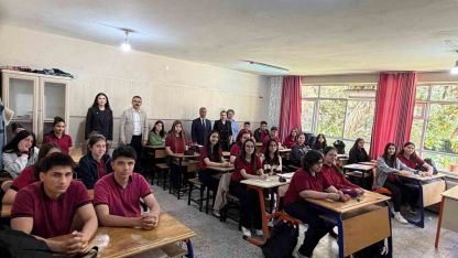 Kaymakam Ateş liseli öğrencilerle bir araya geldi