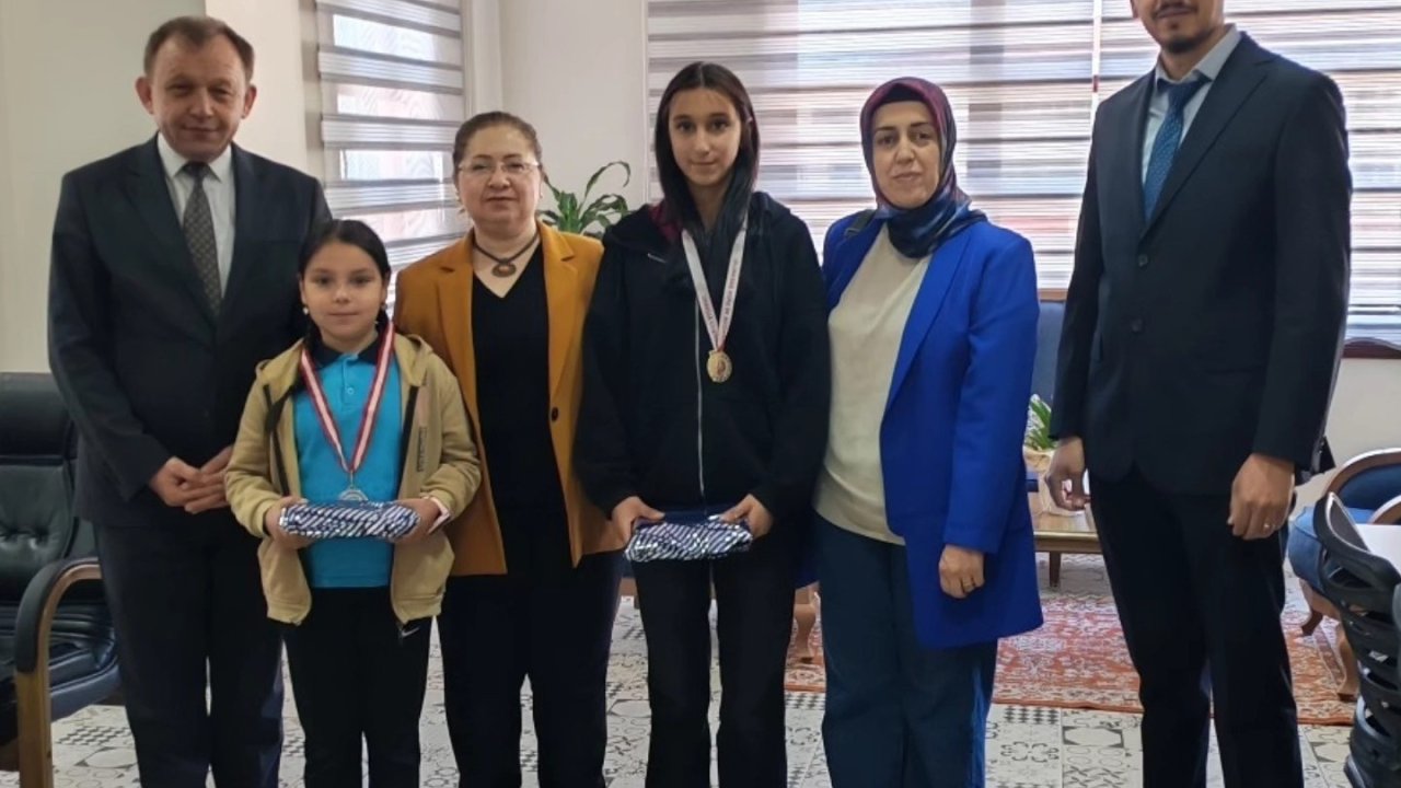 Kaymakam Doğru, başarılı öğrencileri makamında ağırladı