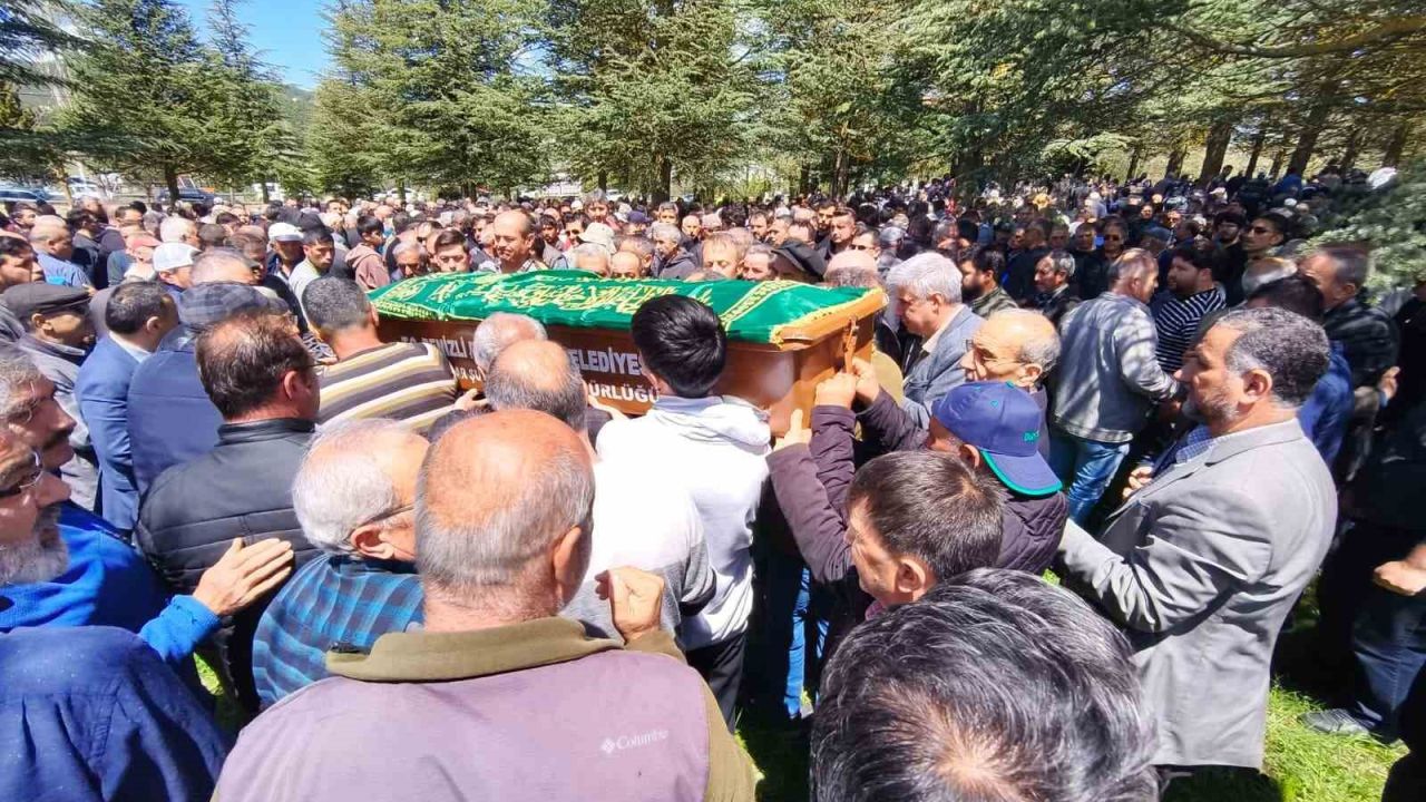 Kazada hayatını kaybeden kamyon sürücüsü son yolcuğuna uğurlandı