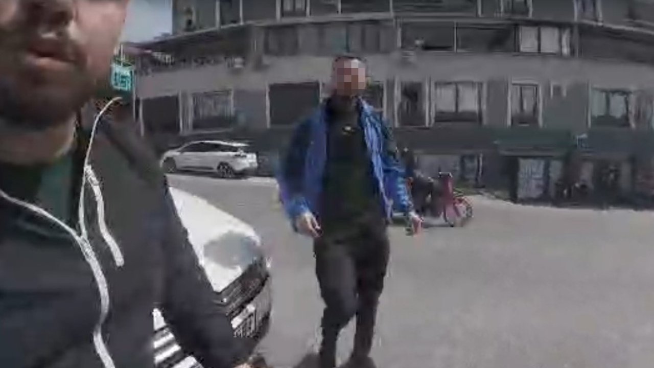 Korna çaldı, darp edildi: Trafik magandaları kameraya yansıdı