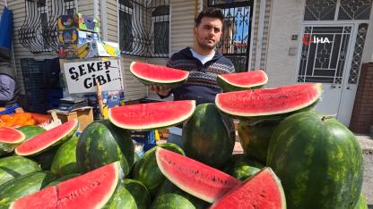 Kütahya'da İran karpuzu tezgahlarda dilimle satılıyor