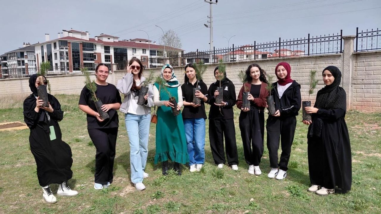 Kütahya’da öğrencilerden doğaya anlamlı katkı