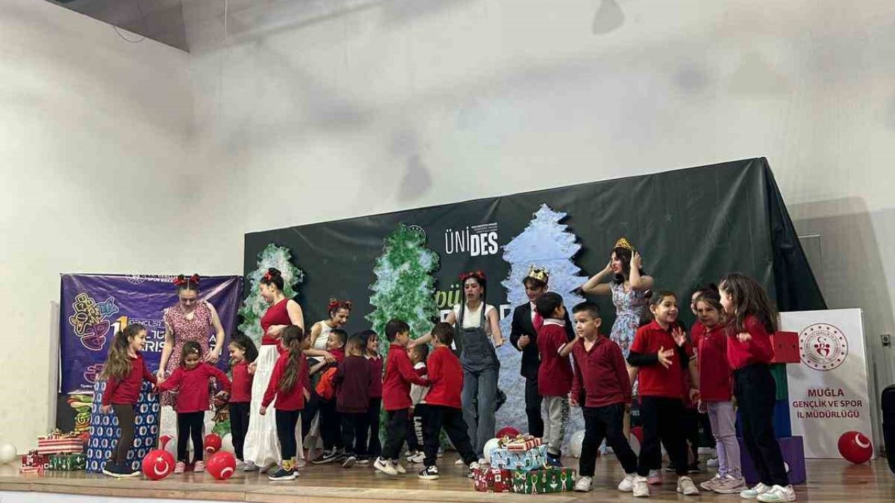 Menteşe’de çocuk tiyatrosu ilgiyle izlendi