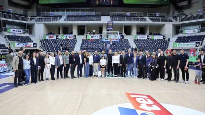 Merkezefendi Basketbol Takımı eğitime destek amacıyla parkeye çıktı