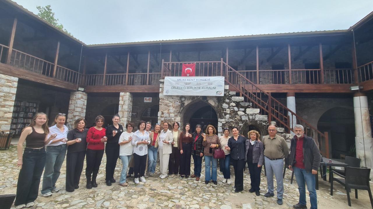 MİLAS’TA GÖKTUĞ İÇİN ANLAMLI BULUŞMA: ÇİNİ ATÖLYESİ UMUT OLDU