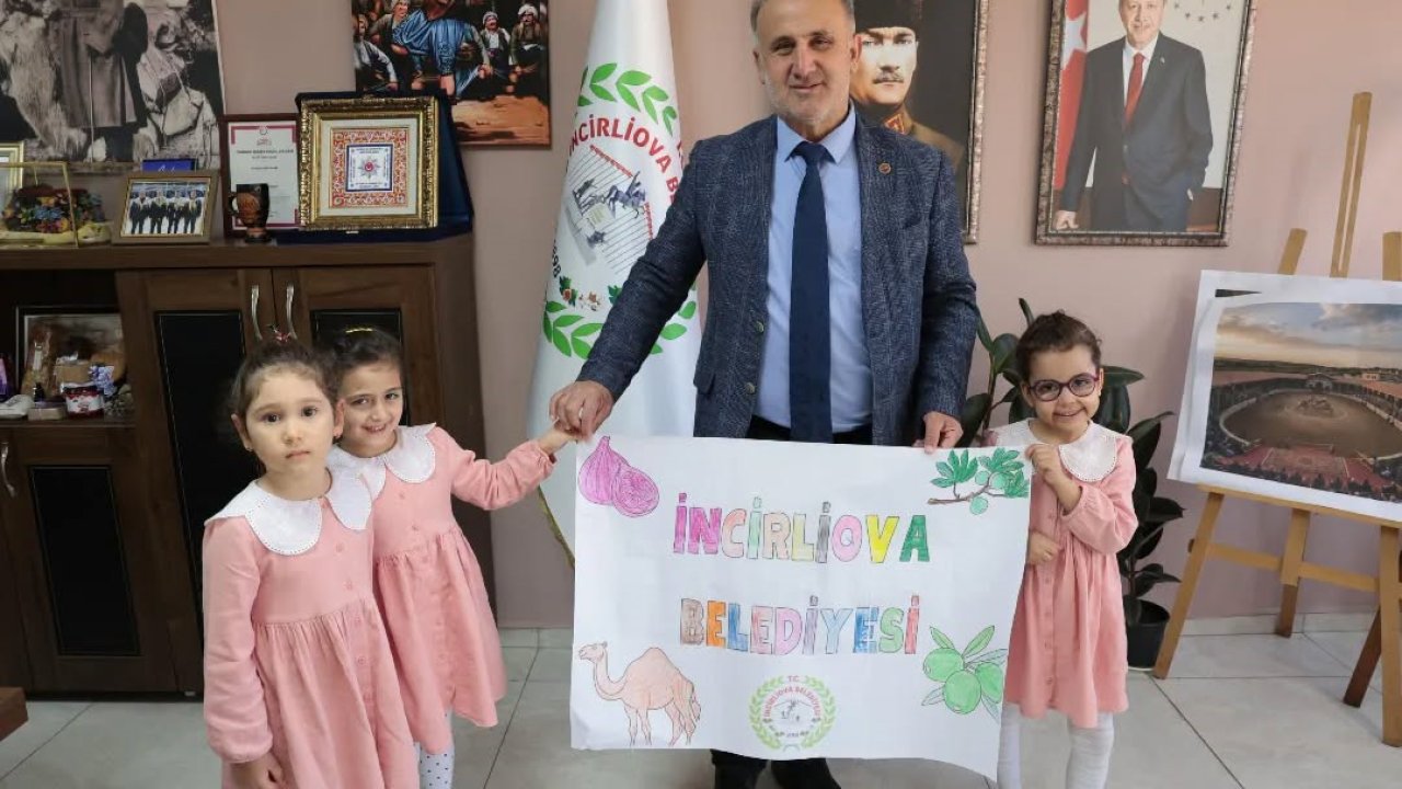 Minik öğrencilerden Başkan Kaya’ya hediye