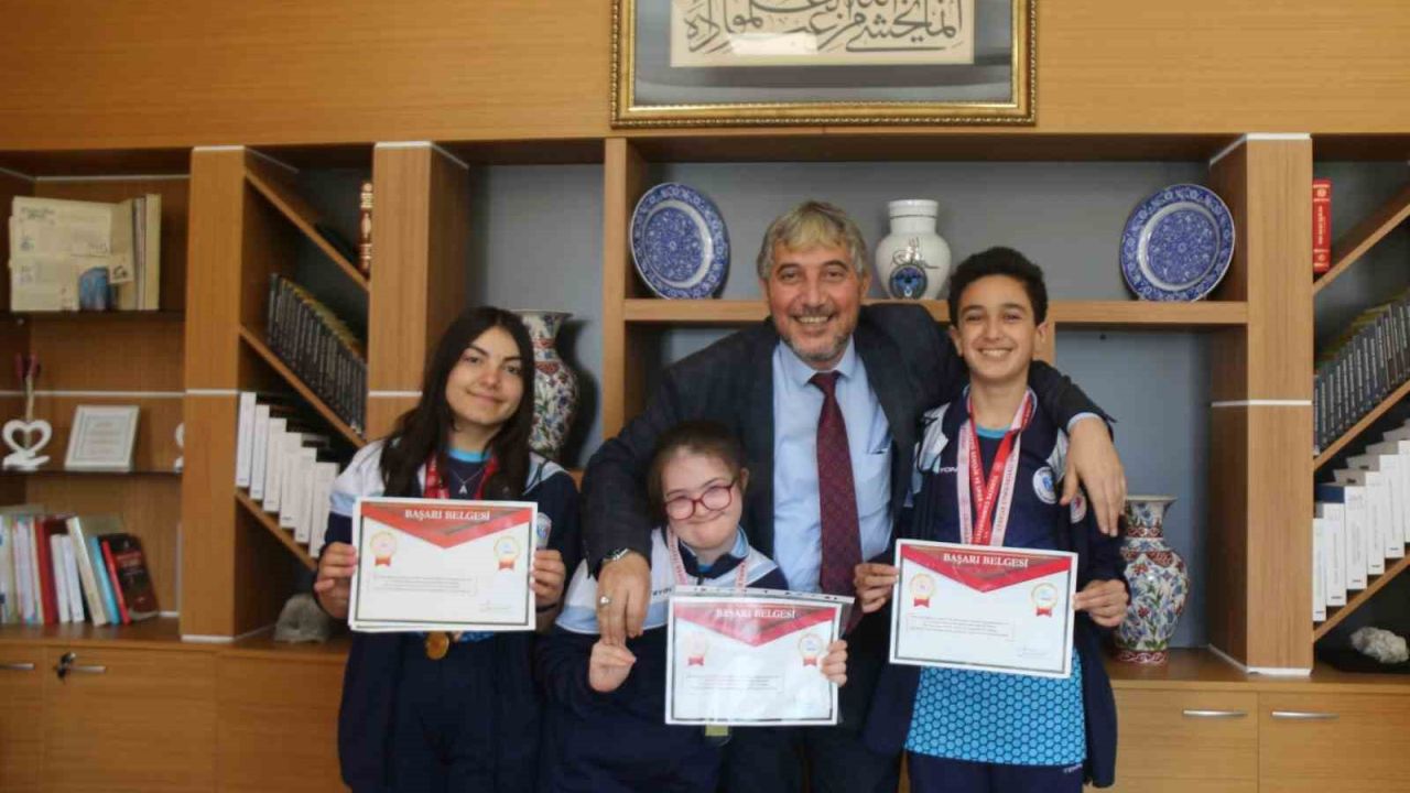 Müdür Yılmaz, şampiyon sporcuları tebrik etti