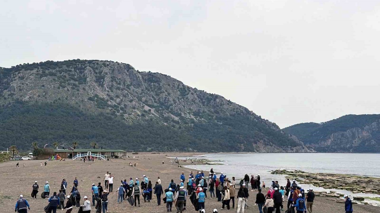 Muğla Büyükşehir’den sahillerde temizlik seferberliği