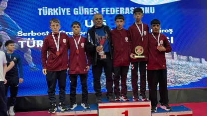 Muğla’lı U15 grekoromen güreş takımı, Türkiye ikincisi oldu
