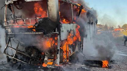 Otobüs alev topuna döndü, yolcular son anda kurtuldu