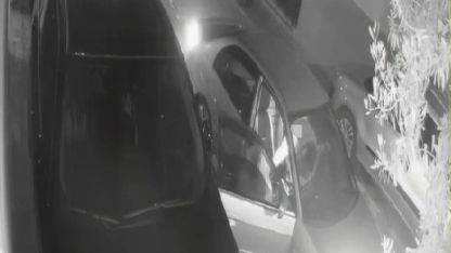 Otomobilden yol kenarına atılan kadının yardım çığlıkları