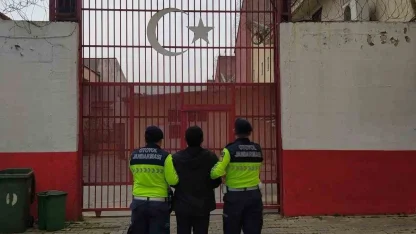 Otoyol uygulamasında firari hükümlü yakayı ele verdi