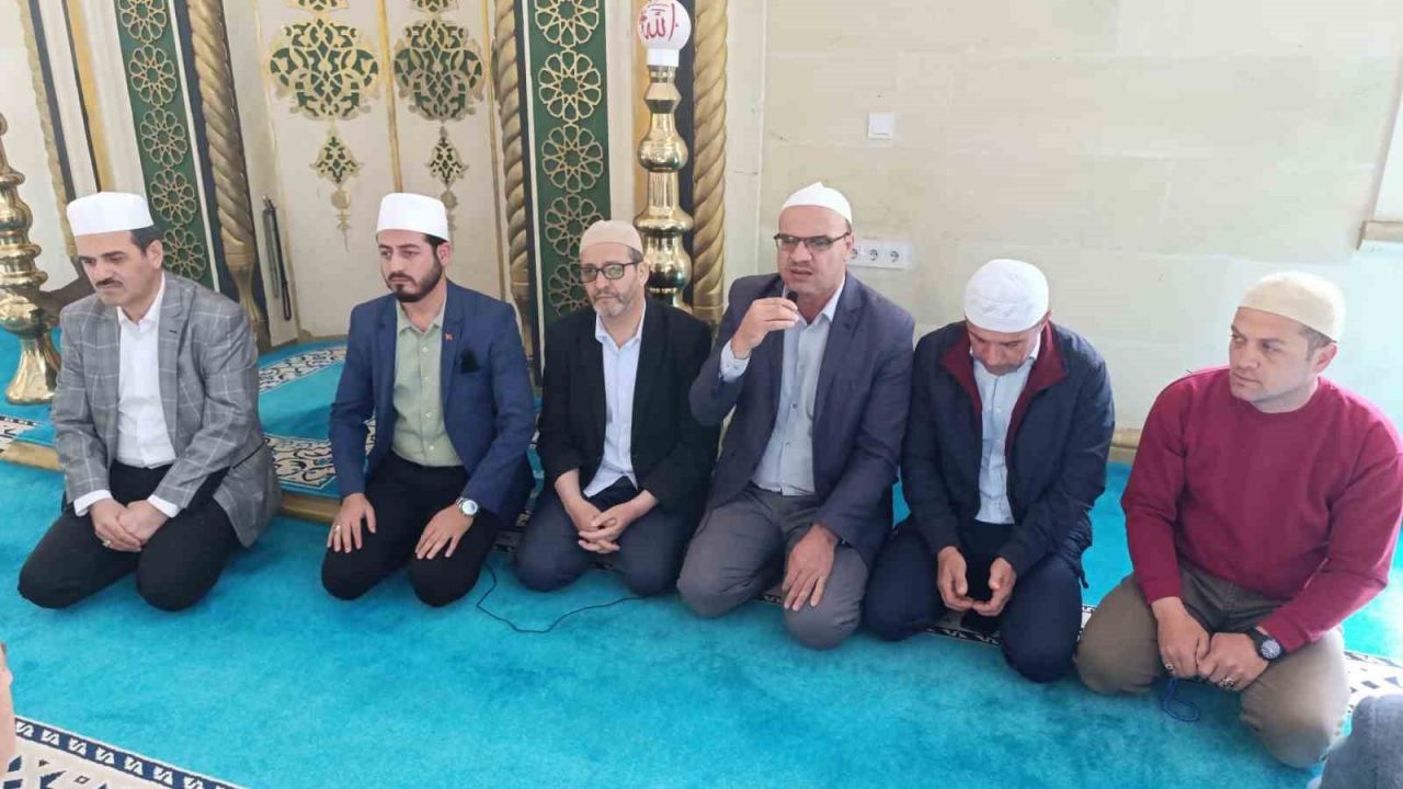 Selendi’de hacı adayları dualarla uğurlandı