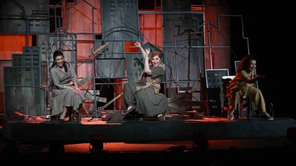 ’Sen İstanbul’dan güzelsin’ oyunu Manisalıları büyüledi