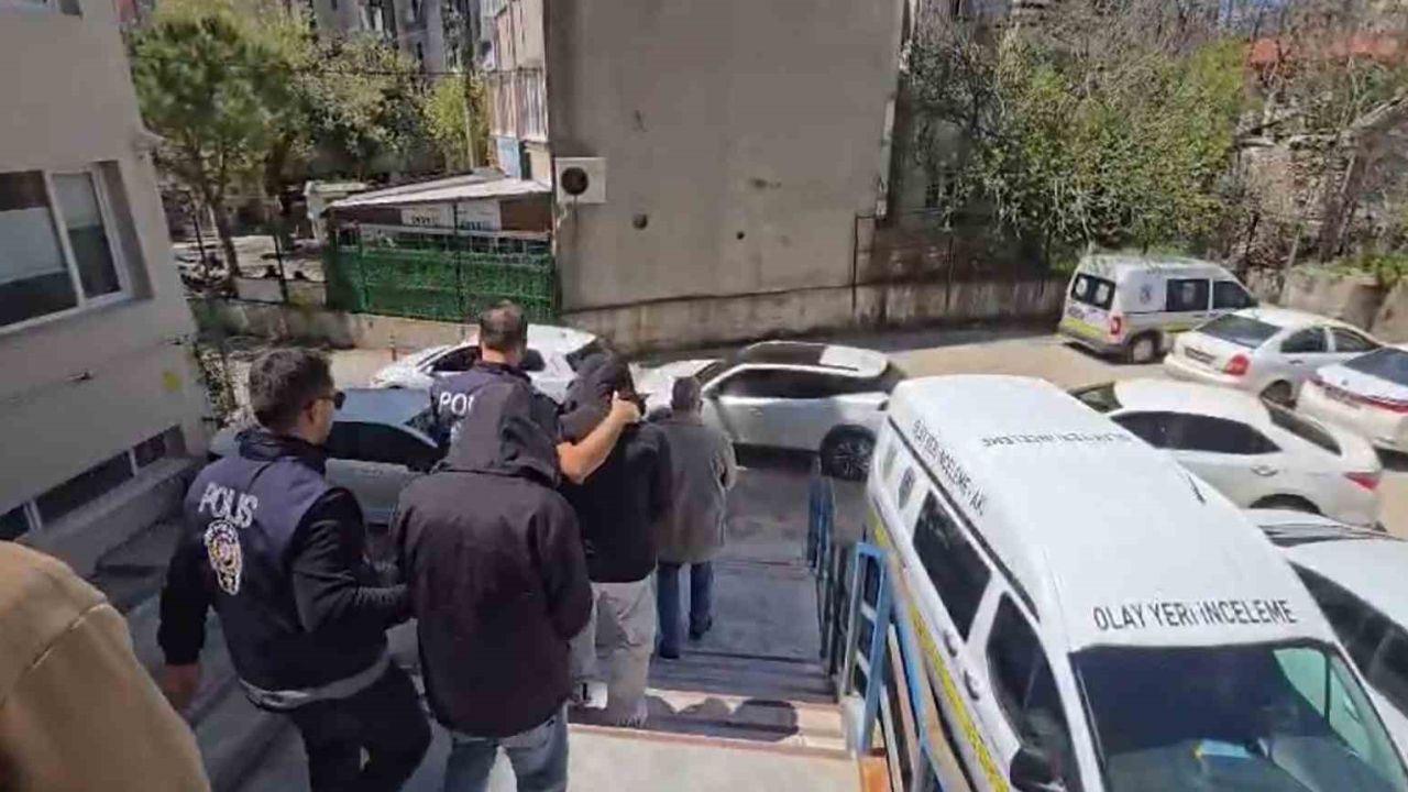 Sosyal medya üzerinden fuhuşa aracılık yapan 5 şüpheli yakalandı