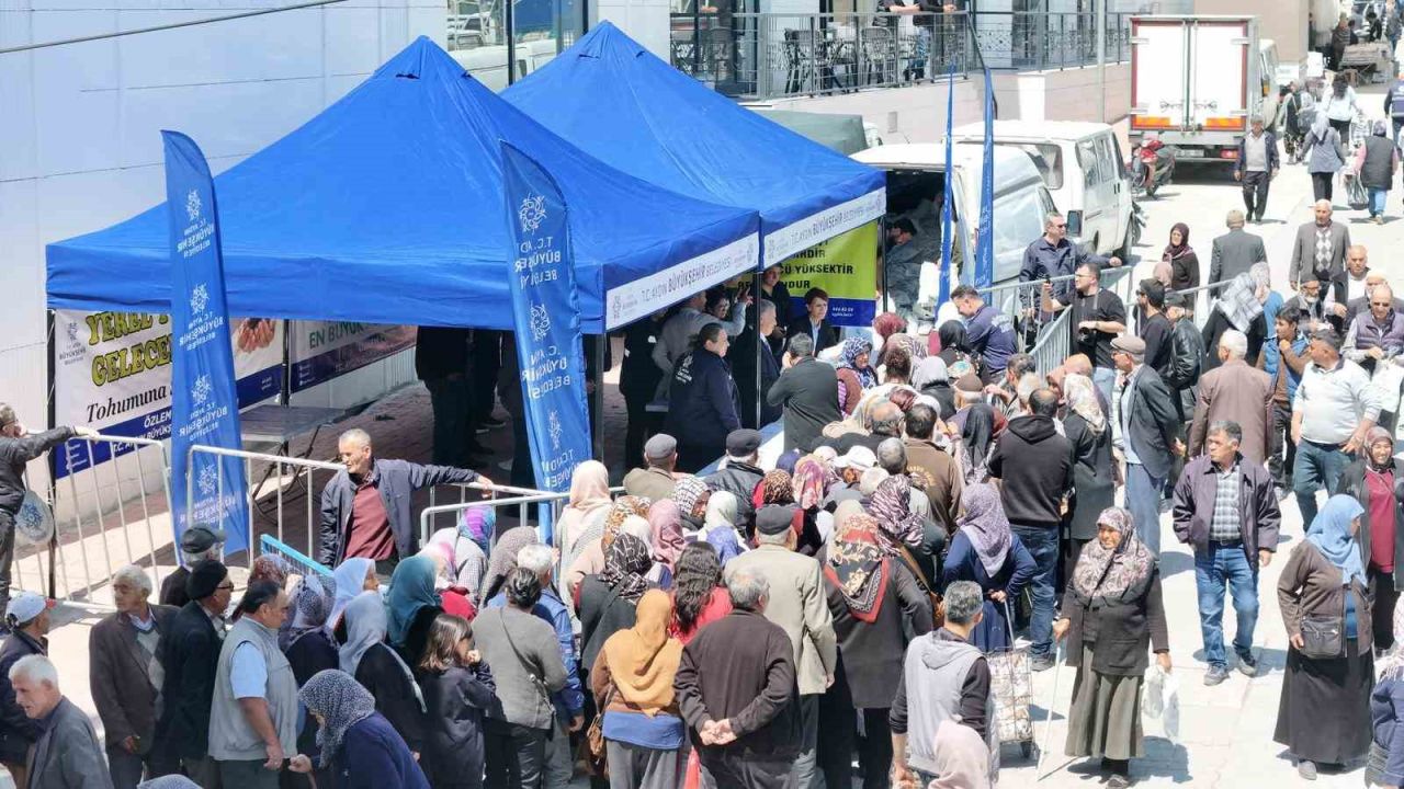 Sultanhisar ve Buharkent’te binlerce fide vatandaşlarla buluştu