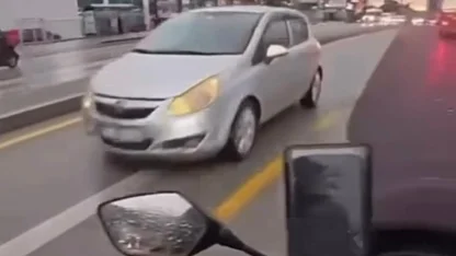 Ters yönde ilerleyen sürücü trafiği birbirine kattı