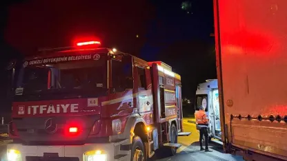 Tıra yandan çarpan otomobilde 1 kişi öldü, 1 kişi ağır yaralandı