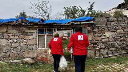 Türk Kızılay Manisa, 3 mahallede gıda kolisi dağıttı