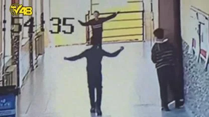 Tuvalet İzni Aldılar, Koridorda Kaşık Şov Yaptılar!