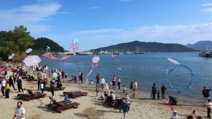 Uçurtmalar gökyüzünü, çocuklar da Burunucu’nu renklendirdi