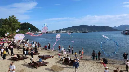 Uçurtmalar gökyüzünü, çocuklar da Burunucu’nu renklendirdi