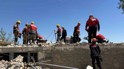 Uşak’ta gerçeği aratmayan deprem tatbikatı gerçekleştirildi