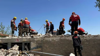 Uşak’ta gerçeği aratmayan deprem tatbikatı gerçekleştirildi