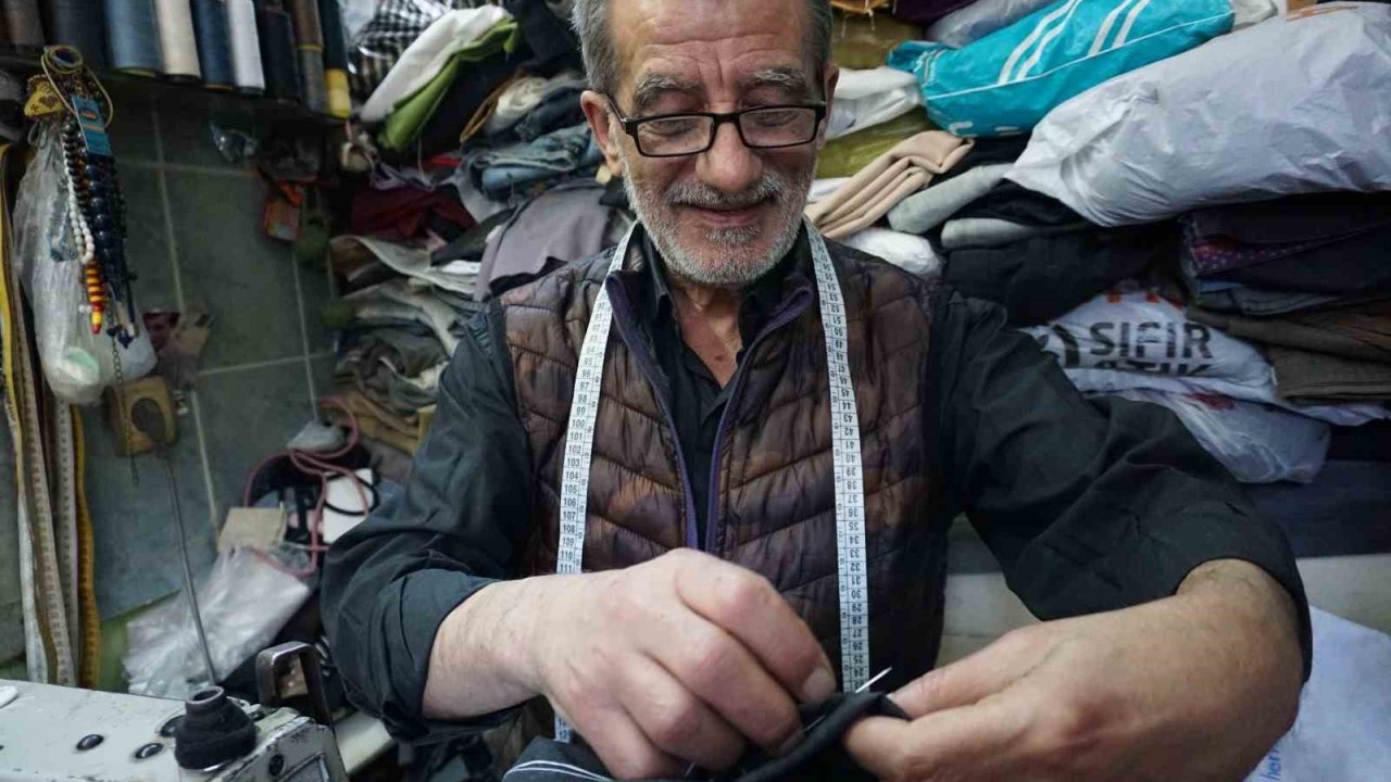 Yarım asırlık emektar terzi hazır giyime karşı zanaatını yaşatıyor