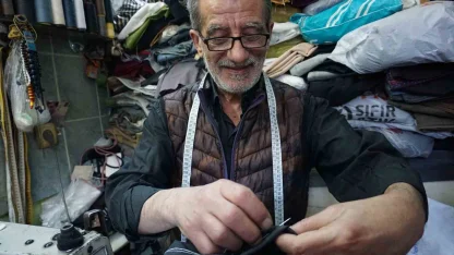 Yarım asırlık emektar terzi hazır giyime karşı zanaatını yaşatıyor
