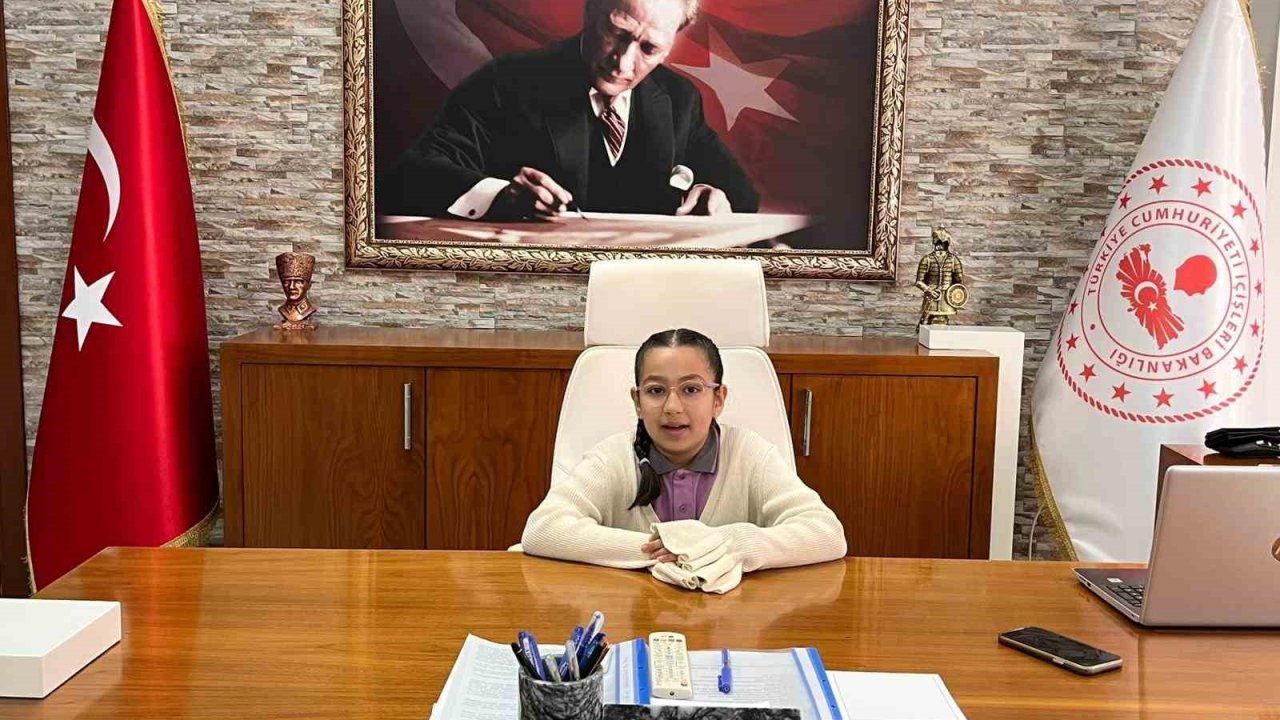 Yatağan Kaymakamı İlhan, koltuğu minik öğrenciye emanet etti