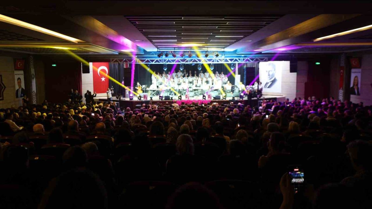Yunusemre Türk Müziği Topluluğundan unutulmaz konser