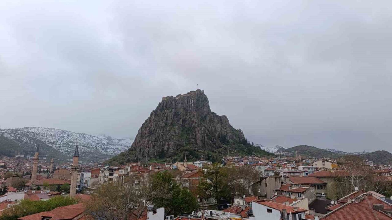 Afyonkarahisar’da kara kış geri geldi