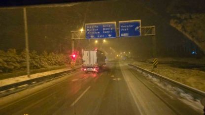 Afyonkarahisar’da karla mücadele sürüyor