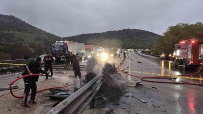 Bariyerlere çarparak yanan otomobilin sürücüsü feci şekilde can verdi