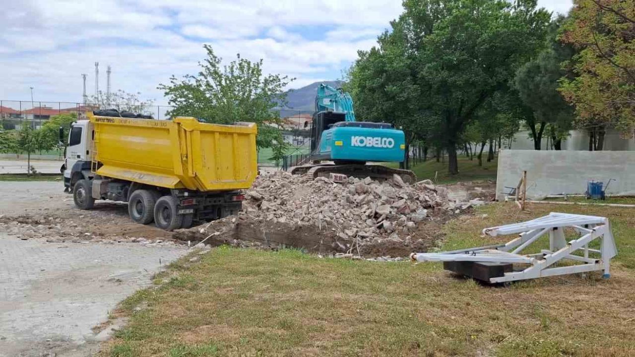 Buldan Şehir Stadı’nda yenileme çalışmaları başladı