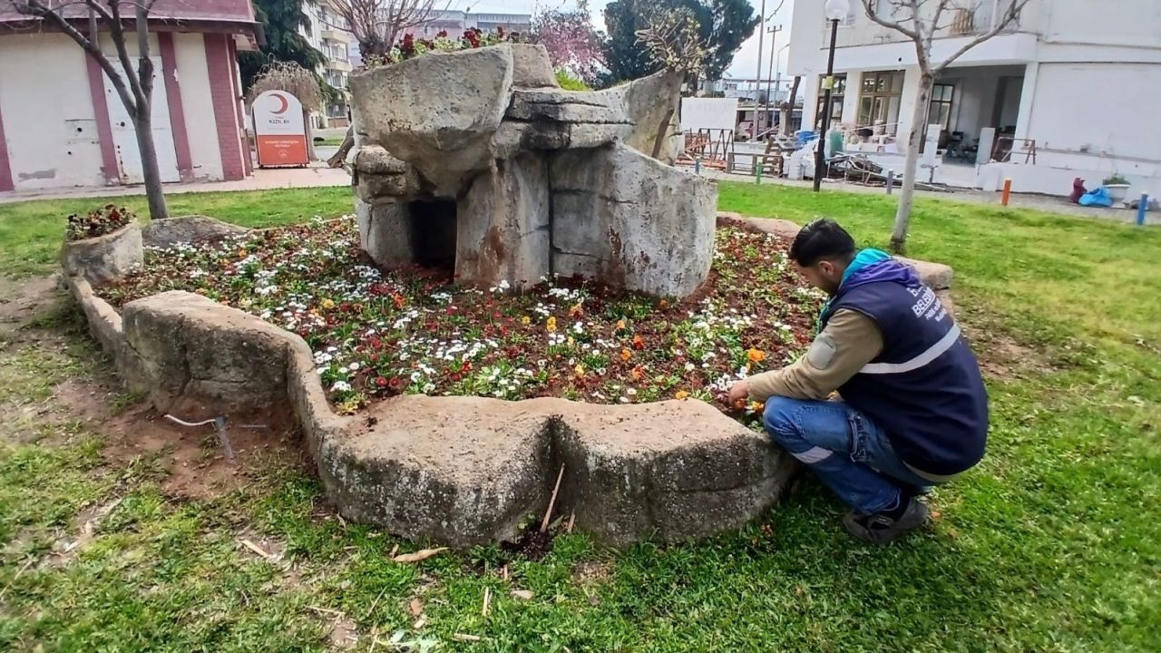 Efeler’de parklar yenileniyor