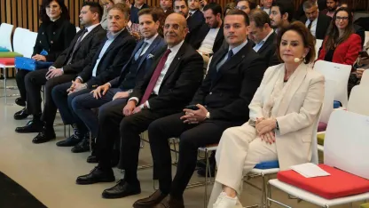 Emine Sabancı Kamışlı, EGİAD Dönüşüm Sahnesi’nde İzmir iş dünyasıyla buluştu