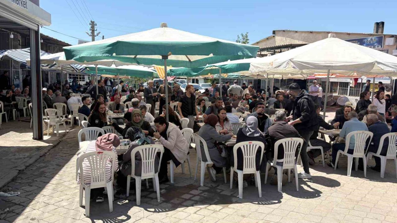 Gördes Sanayi Sitesi’nden 6 bin kişilik hayır yemeği
