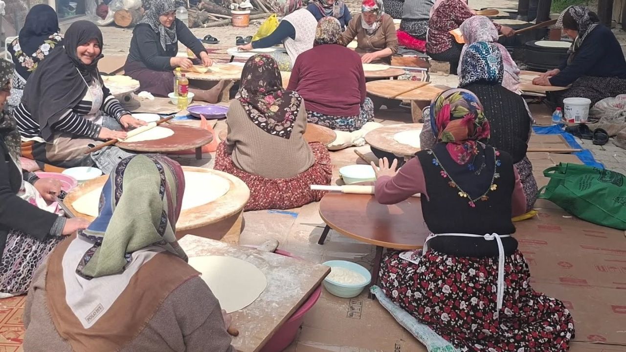 Hisarcık Cumhuriyet mahallesi kadınlarından gözleme hayrı
