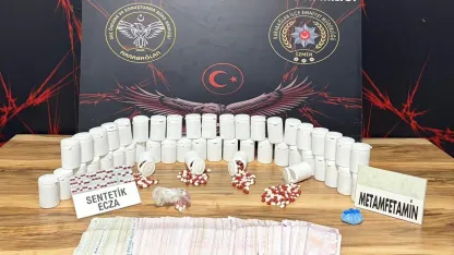 İzmir’de binlerce uyuşturucu hap ele geçirildi