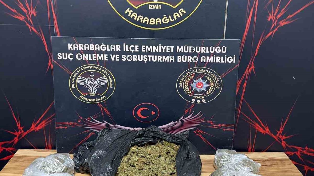 İzmir’de motosikletle uyuşturucu sevkiyatı yapan 3 şüpheli kovalamaca sonucu yakalandı