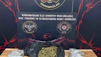 İzmir’de motosikletle uyuşturucu sevkiyatı yapan 3 şüpheli kovalamaca sonucu yakalandı