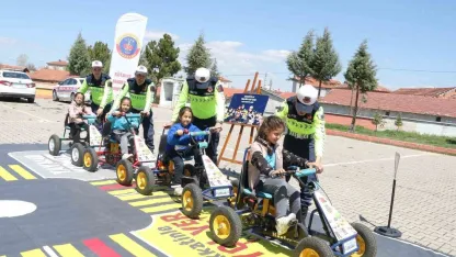 Kütahya’da anaokulu ve ilkokul öğrencilerine trafik eğitimi