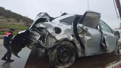 Kütahya’da otomobil uçuruma yuvarlandı: 1 ölü, 1 ağır yaralı